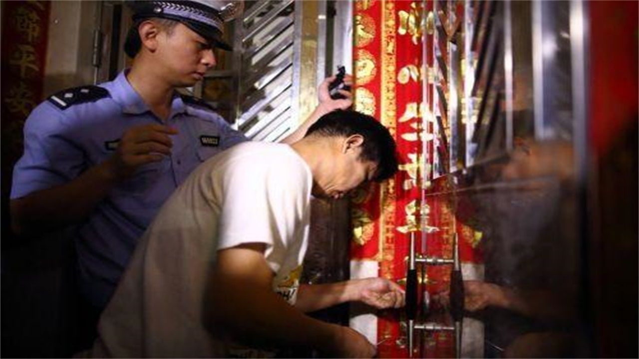 平乐乡请开锁师傅开了锁后，师傅
